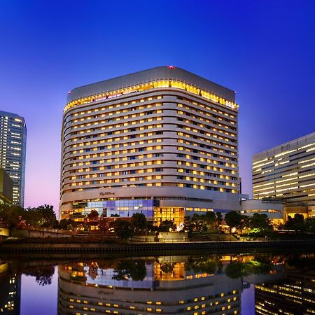 Hotel New Otani Ōsaka Eksteriør bilde The hotel at night