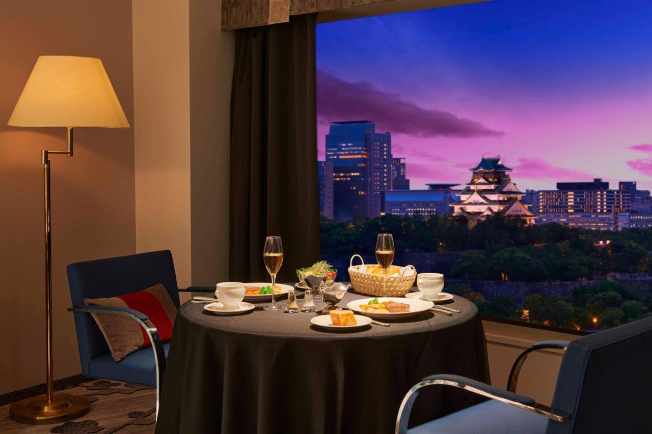 Hotel New Otani Ōsaka Eksteriør bilde A view of the Osaka Castle from a suite at the hotel