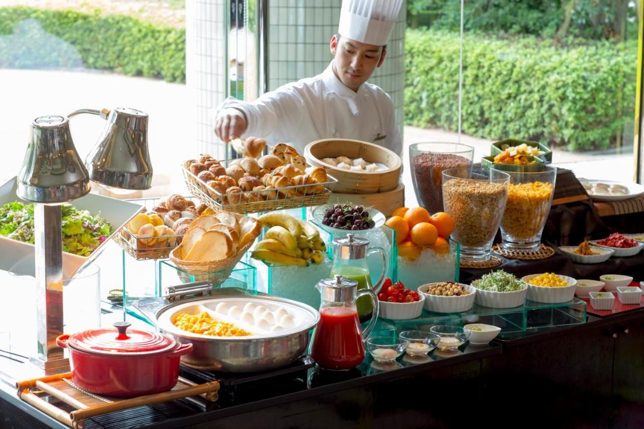 Hotel New Otani Ōsaka Eksteriør bilde A breakfast buffet at a hotel