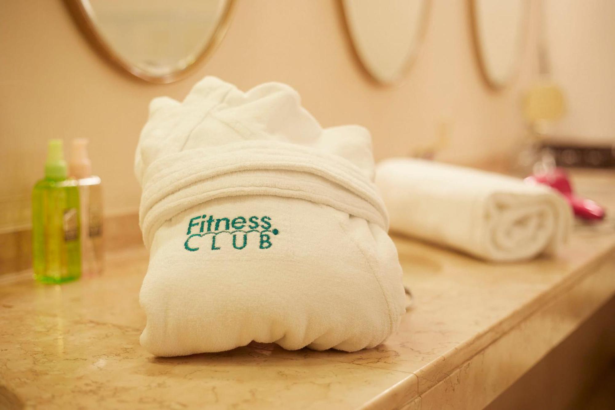 Hotel New Otani Ōsaka Eksteriør bilde A folded bathrobe